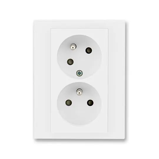 ABB LEVIT Dvojzásuvka 5513H-C02357 03 s clonkami, s natočenou dutinou, IP40, bílá/bílá Cenově Výhodný