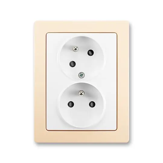 ABB SWING Dvojzásuvka 5513J-C02357 B1C1 s clonkami, s natočenou dutinou, jasně bílá/krémová Nejlepší Volba